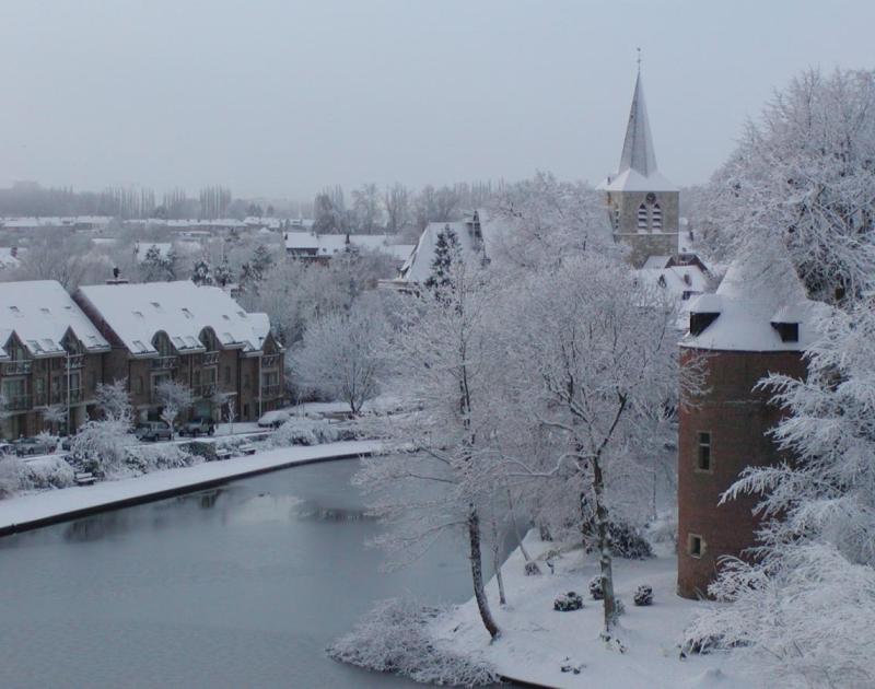 winter op Alena-eiland en Ambrosiuskerk